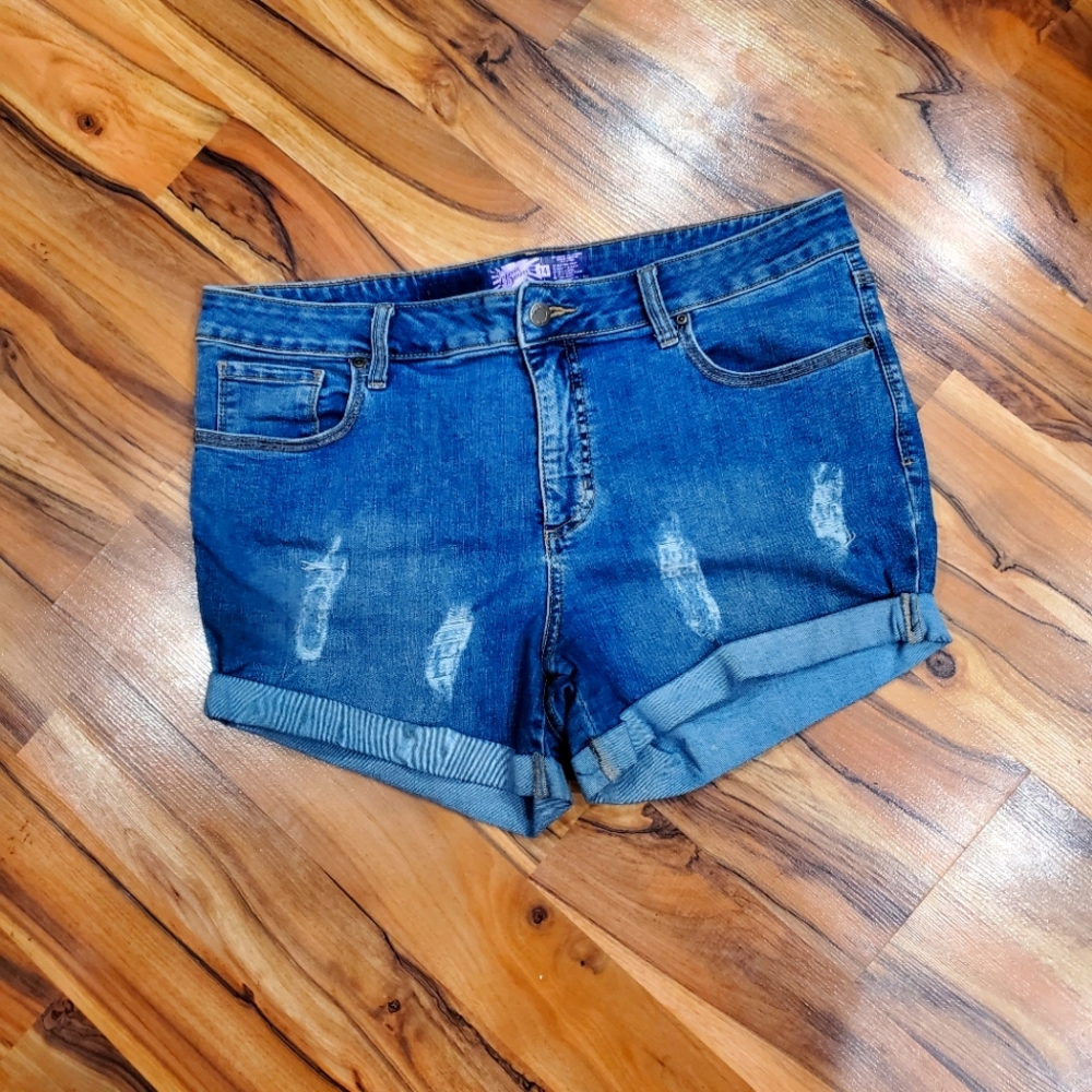 Cute rolled cuff denim shorts
